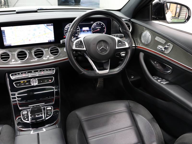 AMG Eクラス E43 4MATIC ﾜｺﾞﾝ ﾚｰﾀﾞｰSP　黒革 ﾋｰﾀｰ ﾊﾟﾉﾗﾏSR 純正ﾅﾋﾞTV ﾌﾞﾙﾒｽﾀｰS 360ｶﾒﾗ HUD Carplay AMGｽﾎﾟｰﾂｻｽﾍﾟﾝｼｮﾝ AMGｴｸﾞｿﾞｰｽﾄ AMGｴｱﾛ&20ｲﾝﾁAW 2年保証付