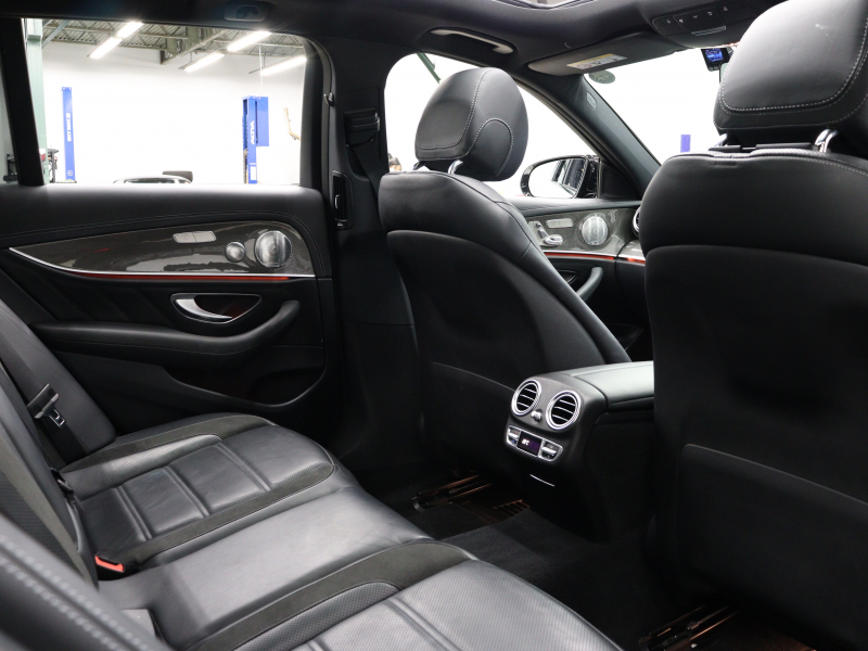 AMG Eクラス E43 4MATIC ﾜｺﾞﾝ ﾚｰﾀﾞｰSP　黒革 ﾋｰﾀｰ ﾊﾟﾉﾗﾏSR 純正ﾅﾋﾞTV ﾌﾞﾙﾒｽﾀｰS 360ｶﾒﾗ HUD Carplay AMGｽﾎﾟｰﾂｻｽﾍﾟﾝｼｮﾝ AMGｴｸﾞｿﾞｰｽﾄ AMGｴｱﾛ&20ｲﾝﾁAW 2年保証付