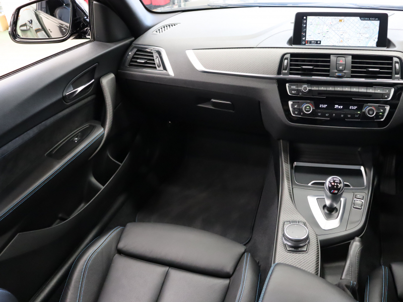 BMW Mシリーズ M2 ﾍﾞｰｽｸﾞﾚｰﾄﾞ　後期LCI ｺﾝﾌｫｰﾄA ｲﾝﾃﾘｼﾞｪﾝﾄS 黒革 純正idriveﾅﾋﾞ Bｶﾒﾗ LEDﾍｯﾄﾞﾗｲﾄ ｶｰﾎﾞﾝｲﾝﾃﾘｱ ﾃﾞｭｱﾙｴｷｿﾞｰｽﾄﾃｰﾙﾊﾟｲﾌﾟ Mｽﾎﾟｰﾂｽﾃｱﾘﾝｸﾞ Mﾌﾞﾚｰｷｷｬﾘﾊﾟｰ Mｴｱﾛ&19ｲﾝﾁAW　2年保証付