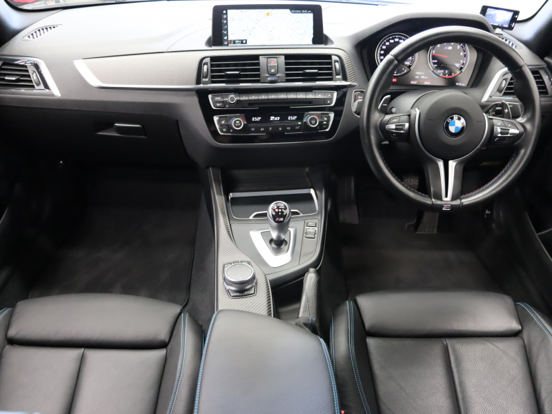 BMW Mシリーズ M2 ﾍﾞｰｽｸﾞﾚｰﾄﾞ　後期LCI ｺﾝﾌｫｰﾄA ｲﾝﾃﾘｼﾞｪﾝﾄS 黒革 純正idriveﾅﾋﾞ Bｶﾒﾗ LEDﾍｯﾄﾞﾗｲﾄ ｶｰﾎﾞﾝｲﾝﾃﾘｱ ﾃﾞｭｱﾙｴｷｿﾞｰｽﾄﾃｰﾙﾊﾟｲﾌﾟ Mｽﾎﾟｰﾂｽﾃｱﾘﾝｸﾞ Mﾌﾞﾚｰｷｷｬﾘﾊﾟｰ Mｴｱﾛ&19ｲﾝﾁAW　2年保証付