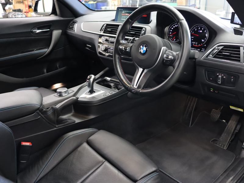BMW Mシリーズ M2 ﾍﾞｰｽｸﾞﾚｰﾄﾞ　後期LCI ｺﾝﾌｫｰﾄA ｲﾝﾃﾘｼﾞｪﾝﾄS 黒革 純正idriveﾅﾋﾞ Bｶﾒﾗ LEDﾍｯﾄﾞﾗｲﾄ ｶｰﾎﾞﾝｲﾝﾃﾘｱ ﾃﾞｭｱﾙｴｷｿﾞｰｽﾄﾃｰﾙﾊﾟｲﾌﾟ Mｽﾎﾟｰﾂｽﾃｱﾘﾝｸﾞ Mﾌﾞﾚｰｷｷｬﾘﾊﾟｰ Mｴｱﾛ&19ｲﾝﾁAW　2年保証付
