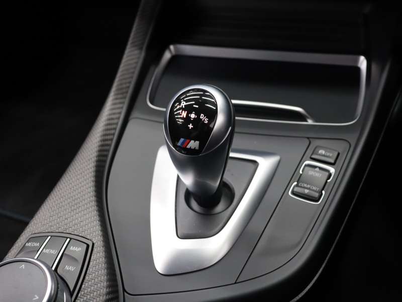 BMW Mシリーズ M2 ﾍﾞｰｽｸﾞﾚｰﾄﾞ　後期LCI ｺﾝﾌｫｰﾄA ｲﾝﾃﾘｼﾞｪﾝﾄS 黒革 純正idriveﾅﾋﾞ Bｶﾒﾗ LEDﾍｯﾄﾞﾗｲﾄ ｶｰﾎﾞﾝｲﾝﾃﾘｱ ﾃﾞｭｱﾙｴｷｿﾞｰｽﾄﾃｰﾙﾊﾟｲﾌﾟ Mｽﾎﾟｰﾂｽﾃｱﾘﾝｸﾞ Mﾌﾞﾚｰｷｷｬﾘﾊﾟｰ Mｴｱﾛ&19ｲﾝﾁAW　2年保証付