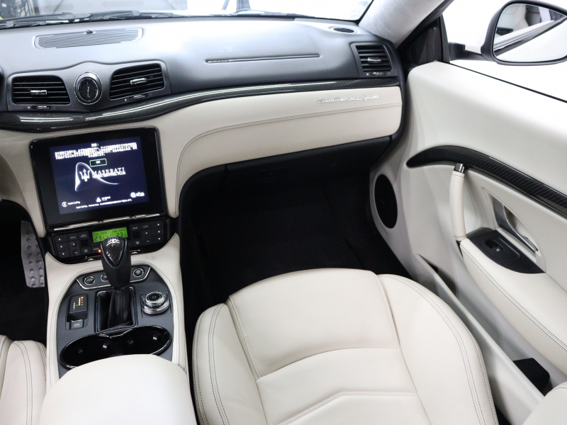 マセラティ グランツーリズモ ｽﾎﾟｰﾂ MCｵｰﾄｼﾌﾄ　後期 白革 ｼｰﾄﾋｰﾀｰ 純正SDﾅﾋﾞ harman/kardon Bluetooth Carplay Bｶﾒﾗ PTS ｽﾎﾟｰﾂPKG ﾚｯﾄﾞｷｬﾘﾊﾟｰ ﾄﾗｲﾃﾞﾝﾄｽﾃｯﾁ MCｽﾎﾟｰﾂﾗｲﾝｶｰﾎﾞﾝﾄﾘﾑ ﾌﾞﾗｯｸｳｨﾝﾄﾞｳﾄﾘﾑ TPMS ETC 純正20ｲﾝﾁAW　2年保証付