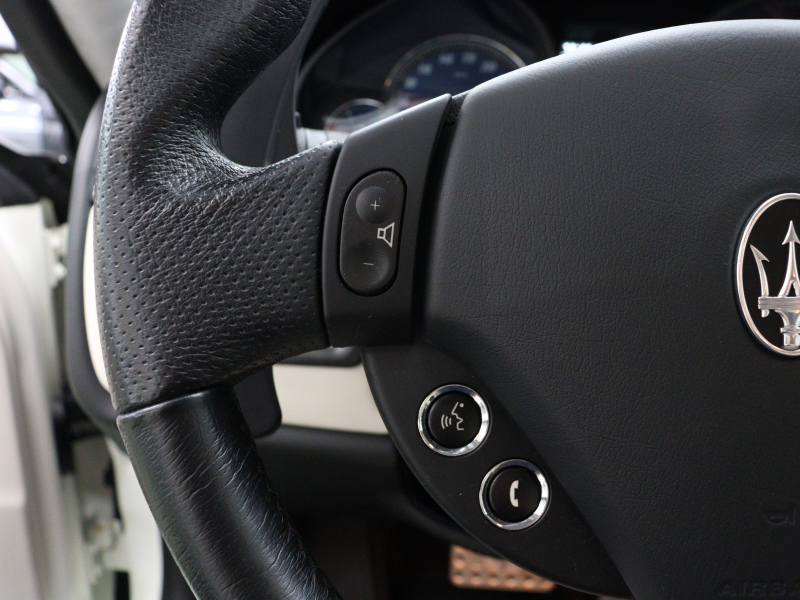 マセラティ グランツーリズモ ｽﾎﾟｰﾂ MCｵｰﾄｼﾌﾄ　後期 白革 ｼｰﾄﾋｰﾀｰ 純正SDﾅﾋﾞ harman/kardon Bluetooth Carplay Bｶﾒﾗ PTS ｽﾎﾟｰﾂPKG ﾚｯﾄﾞｷｬﾘﾊﾟｰ ﾄﾗｲﾃﾞﾝﾄｽﾃｯﾁ MCｽﾎﾟｰﾂﾗｲﾝｶｰﾎﾞﾝﾄﾘﾑ ﾌﾞﾗｯｸｳｨﾝﾄﾞｳﾄﾘﾑ TPMS ETC 純正20ｲﾝﾁAW　2年保証付