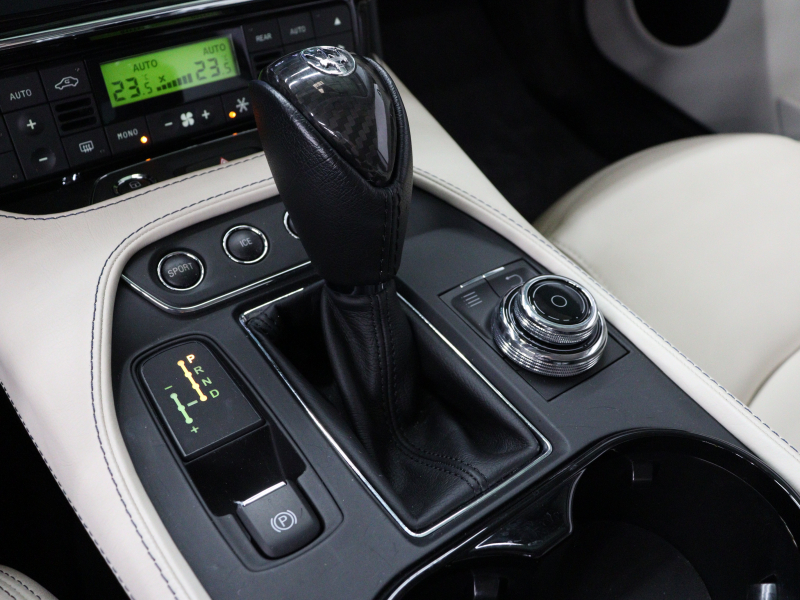 マセラティ グランツーリズモ ｽﾎﾟｰﾂ MCｵｰﾄｼﾌﾄ　後期 白革 ｼｰﾄﾋｰﾀｰ 純正SDﾅﾋﾞ harman/kardon Bluetooth Carplay Bｶﾒﾗ PTS ｽﾎﾟｰﾂPKG ﾚｯﾄﾞｷｬﾘﾊﾟｰ ﾄﾗｲﾃﾞﾝﾄｽﾃｯﾁ MCｽﾎﾟｰﾂﾗｲﾝｶｰﾎﾞﾝﾄﾘﾑ ﾌﾞﾗｯｸｳｨﾝﾄﾞｳﾄﾘﾑ TPMS ETC 純正20ｲﾝﾁAW　2年保証付