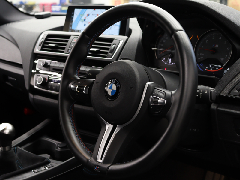 BMW Mシリーズ M2 3.0 6速MT　ｲﾝﾃﾘｼﾞｪﾝﾄｾｰﾌﾃｨ 車線逸脱防止 衝突警告/歩行者警告 黒革 純正HDDﾅﾋﾞ BTｵｰﾃﾞｨｵ&TEL Bｶﾒﾗ Mｴｱﾛ&19ｲﾝﾁAW ｶｰﾎﾞﾝｲﾝﾃﾘｱ　2年保証付
