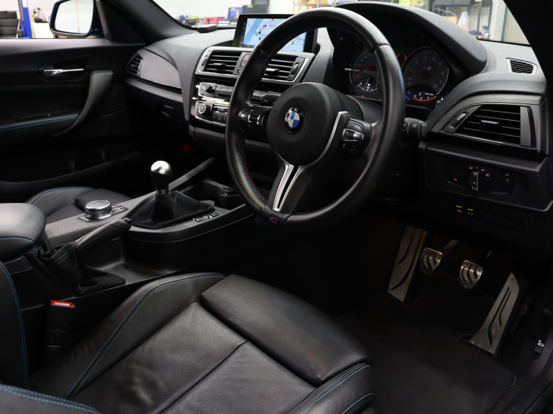 BMW Mシリーズ M2 3.0 6速MT　ｲﾝﾃﾘｼﾞｪﾝﾄｾｰﾌﾃｨ 車線逸脱防止 衝突警告/歩行者警告 黒革 純正HDDﾅﾋﾞ BTｵｰﾃﾞｨｵ&TEL Bｶﾒﾗ Mｴｱﾛ&19ｲﾝﾁAW ｶｰﾎﾞﾝｲﾝﾃﾘｱ　2年保証付