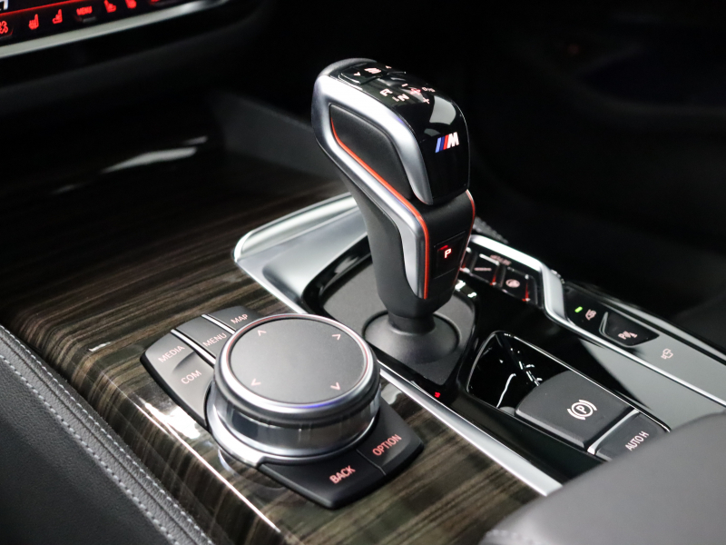 BMW Mシリーズ M5　ｲﾝﾃﾘｼﾞｪﾝﾄｾｰﾌﾃｨ 黒革 ﾍﾞﾝﾁﾚｰﾀｰ ｶｰﾎﾞﾝﾙｰﾌ Idriveﾅﾋﾞ TV 360ｶﾒﾗ harman/kardon ﾜｲﾔﾚｽﾁｬｰｼﾞﾝｸﾞ HUD Mｽﾎﾟｰﾂｽﾃｱﾘﾝｸﾞ Mｴｷｿﾞｰｽﾄｼｽﾃﾑ Mﾏﾙﾁﾌｧﾝｸｼｮﾝｼｰﾄ Mｴｱﾛ&20ｲﾝﾁﾀﾞﾌﾞﾙｽﾎﾟｰｸAW(ｽﾀｲﾘﾝｸﾞ706M)　2年保証