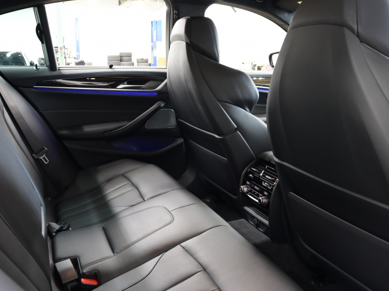 BMW Mシリーズ M5　ｲﾝﾃﾘｼﾞｪﾝﾄｾｰﾌﾃｨ 黒革 ﾍﾞﾝﾁﾚｰﾀｰ ｶｰﾎﾞﾝﾙｰﾌ Idriveﾅﾋﾞ TV 360ｶﾒﾗ harman/kardon ﾜｲﾔﾚｽﾁｬｰｼﾞﾝｸﾞ HUD Mｽﾎﾟｰﾂｽﾃｱﾘﾝｸﾞ Mｴｷｿﾞｰｽﾄｼｽﾃﾑ Mﾏﾙﾁﾌｧﾝｸｼｮﾝｼｰﾄ Mｴｱﾛ&20ｲﾝﾁﾀﾞﾌﾞﾙｽﾎﾟｰｸAW(ｽﾀｲﾘﾝｸﾞ706M)　2年保証