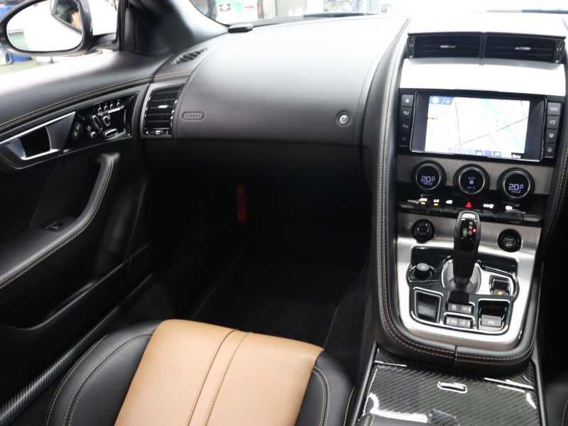 ジャガー Fタイプ Rｸｰﾍﾟ AWD ｴｸｽﾃﾘｱｽﾎﾟｰﾂﾃﾞｻﾞｲﾝﾊﾟｯｸ&ﾌﾞﾗｯｸﾊﾟｯｸ　赤/黒革 ｶﾞﾗｽﾙｰﾌ 純正ﾅﾋﾞ MERIDIANｻﾗｳﾝﾄﾞ F/Bｶﾒﾗ ｶｰﾎﾞﾝｲﾝﾃｱﾘﾄﾘﾑ ｴｸﾞｿﾞｰｽﾄｼｽﾃﾑ ｶｰﾎﾞﾝｾﾗﾐｯｸﾌﾞﾚｰｷ  ｲｴﾛｰｷｬﾘﾊﾟｰ 純正20ｲﾝﾁｽﾄｰﾝAW　2年保証付