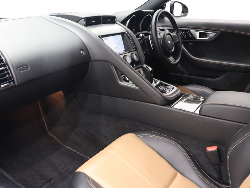ジャガー Fタイプ Rｸｰﾍﾟ AWD ｴｸｽﾃﾘｱｽﾎﾟｰﾂﾃﾞｻﾞｲﾝﾊﾟｯｸ&ﾌﾞﾗｯｸﾊﾟｯｸ　赤/黒革 ｶﾞﾗｽﾙｰﾌ 純正ﾅﾋﾞ MERIDIANｻﾗｳﾝﾄﾞ F/Bｶﾒﾗ ｶｰﾎﾞﾝｲﾝﾃｱﾘﾄﾘﾑ ｴｸﾞｿﾞｰｽﾄｼｽﾃﾑ ｶｰﾎﾞﾝｾﾗﾐｯｸﾌﾞﾚｰｷ  ｲｴﾛｰｷｬﾘﾊﾟｰ 純正20ｲﾝﾁｽﾄｰﾝAW　2年保証付
