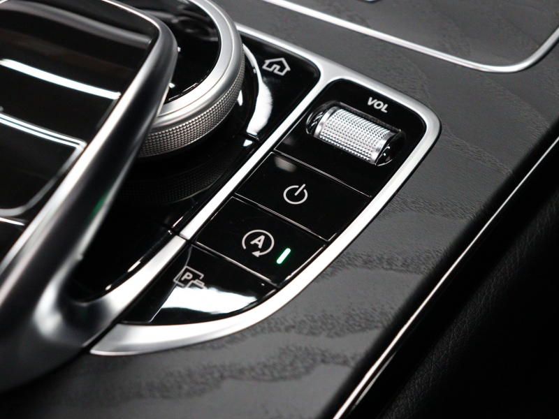 AMG Cクラス C43 4MATIC ｴｸｽｸﾙｰｼﾌﾞ&ﾚｰﾀﾞｰSP　黒革 ﾊﾟﾉﾗﾏSR MBUXﾅﾋﾞTV ﾌﾞﾙﾒｽﾀｰS Bｶﾒﾗ ﾍｯﾄﾞｱｯﾌﾟD ACC 自動Rｹﾞｰﾄ AMGｴｸﾞｿﾞｰｽﾄｼｽﾃﾑ AMGｷｬﾘﾊﾟｰ AMGｴｱﾛ&19ｲﾝﾁAW　2年保証