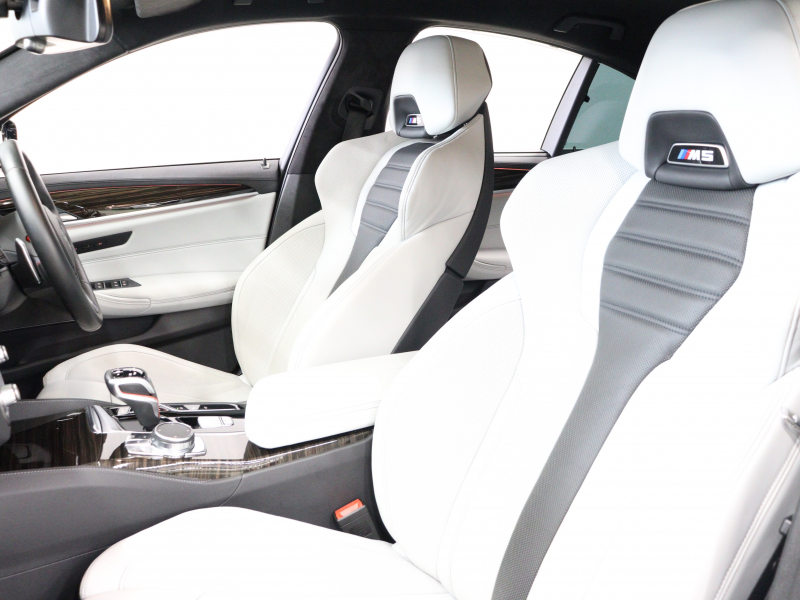 BMW Mシリーズ M5 ﾍﾞｰｽｸﾞﾚｰﾄﾞ ｺﾝﾌｫｰﾄPKG ﾌﾙﾚｻﾞｰﾒﾘﾉｲﾝﾃﾘｱ　ACC ｺﾝﾌｫｰﾄA ｲﾝﾃﾘｼﾞｪﾝﾄS 白/黒革 ﾍﾞﾝﾁﾚｰﾀｰ ｱﾙｶﾝﾀﾗﾙｰﾌ 純正ﾅﾋﾞTV harman/kardon 360ｶﾒﾗ HUD Mｴｷｿﾞｰｽﾄ Mﾏﾙﾁﾌｧﾝｸｼｮﾝｼｰﾄ 純正ｴｱﾛ&20ｲﾝﾁAW　2年保証