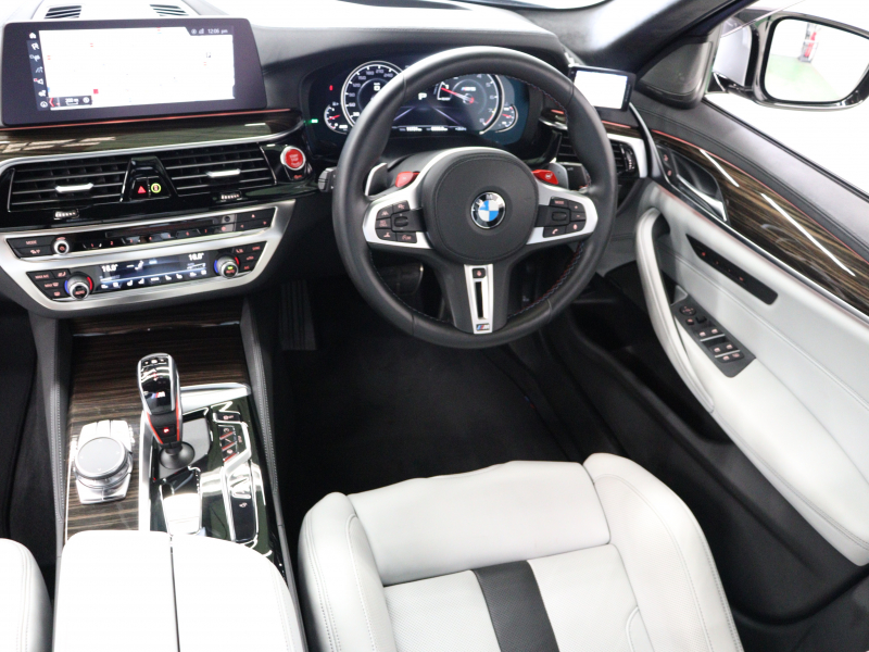 BMW Mシリーズ M5 ﾍﾞｰｽｸﾞﾚｰﾄﾞ ｺﾝﾌｫｰﾄPKG ﾌﾙﾚｻﾞｰﾒﾘﾉｲﾝﾃﾘｱ　ACC ｺﾝﾌｫｰﾄA ｲﾝﾃﾘｼﾞｪﾝﾄS 白/黒革 ﾍﾞﾝﾁﾚｰﾀｰ ｱﾙｶﾝﾀﾗﾙｰﾌ 純正ﾅﾋﾞTV harman/kardon 360ｶﾒﾗ HUD Mｴｷｿﾞｰｽﾄ Mﾏﾙﾁﾌｧﾝｸｼｮﾝｼｰﾄ 純正ｴｱﾛ&20ｲﾝﾁAW　2年保証