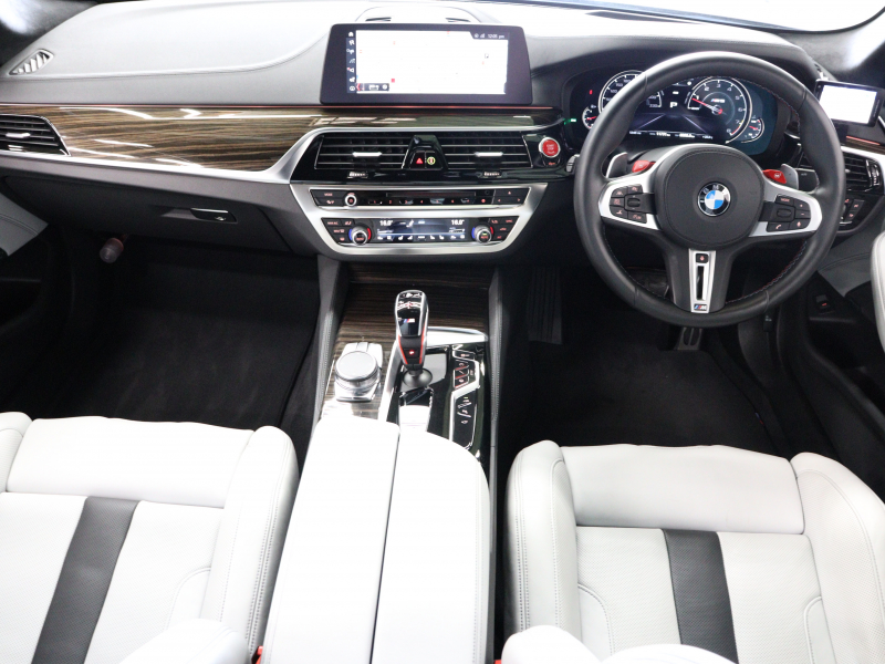 BMW Mシリーズ M5 ﾍﾞｰｽｸﾞﾚｰﾄﾞ ｺﾝﾌｫｰﾄPKG ﾌﾙﾚｻﾞｰﾒﾘﾉｲﾝﾃﾘｱ　ACC ｺﾝﾌｫｰﾄA ｲﾝﾃﾘｼﾞｪﾝﾄS 白/黒革 ﾍﾞﾝﾁﾚｰﾀｰ ｱﾙｶﾝﾀﾗﾙｰﾌ 純正ﾅﾋﾞTV harman/kardon 360ｶﾒﾗ HUD Mｴｷｿﾞｰｽﾄ Mﾏﾙﾁﾌｧﾝｸｼｮﾝｼｰﾄ 純正ｴｱﾛ&20ｲﾝﾁAW　2年保証