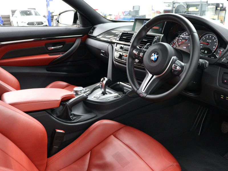 BMW Mシリーズ M4 ｸｰﾍﾟ MDCT　ｺﾝﾌｫｰﾄA ｲﾝﾃﾘｼﾞｪﾝﾄS 赤革 ﾅﾋﾞTV Bluetoothｵｰﾃﾞｨｵ ﾊﾞｯｸｶﾒﾗ ﾍｯﾄﾞｱｯﾌﾟﾃﾞｨｽﾌﾟﾚｲ LEDﾍｯﾄﾞﾗｲﾄ ｶｰﾎﾞﾝﾙｰﾌ ｶｰﾎﾞﾝｲﾝﾃﾘｱ Mｽﾎﾟｰﾂｽﾃｱﾘﾝｸﾞ Mﾌﾞﾙｰｷｬﾘﾊﾟｰ Mｴｱﾛ&19AW(ｽﾀｲﾘﾝｸﾞ437M)　2年保証付