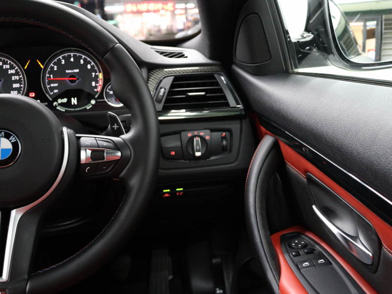 BMW Mシリーズ M4 ｸｰﾍﾟ MDCT　ｺﾝﾌｫｰﾄA ｲﾝﾃﾘｼﾞｪﾝﾄS 赤革 ﾅﾋﾞTV Bluetoothｵｰﾃﾞｨｵ ﾊﾞｯｸｶﾒﾗ ﾍｯﾄﾞｱｯﾌﾟﾃﾞｨｽﾌﾟﾚｲ LEDﾍｯﾄﾞﾗｲﾄ ｶｰﾎﾞﾝﾙｰﾌ ｶｰﾎﾞﾝｲﾝﾃﾘｱ Mｽﾎﾟｰﾂｽﾃｱﾘﾝｸﾞ Mﾌﾞﾙｰｷｬﾘﾊﾟｰ Mｴｱﾛ&19AW(ｽﾀｲﾘﾝｸﾞ437M)　2年保証付