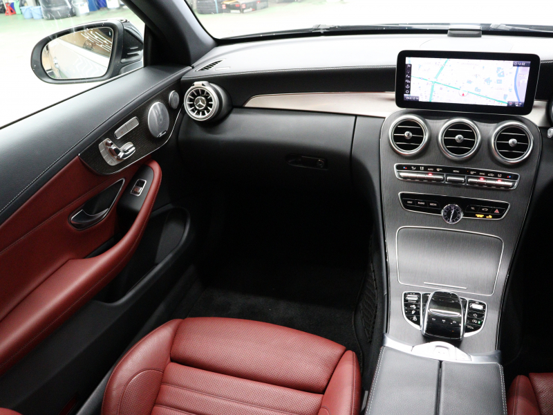 AMG Cクラス C43 4MATIC ｶﾌﾞﾘｵﾚ ﾚｰﾀﾞｰｾｰﾌﾃｲPKG　後期ﾓﾃﾞﾙ ｸﾗﾝﾍﾞﾘｰﾚｻﾞｰ ｴｱｽｶｰﾌ 紺幌 MBUXﾅﾋﾞTV ﾌﾞﾙﾒｽﾀｰｻｳﾝﾄﾞ ﾍｯﾄﾞｱｯﾌﾟﾃﾞｨｽﾌﾟﾚｲ ﾏﾙﾁﾋﾞｰﾑLED AMGｴｷｿﾞｰｽﾄｼｽﾃﾑ AMGｴｱﾛ&19ｲﾝﾁAW　2年保証