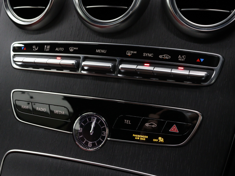 AMG Cクラス C43 4MATIC ｶﾌﾞﾘｵﾚ ﾚｰﾀﾞｰｾｰﾌﾃｲPKG　後期ﾓﾃﾞﾙ ｸﾗﾝﾍﾞﾘｰﾚｻﾞｰ ｴｱｽｶｰﾌ 紺幌 MBUXﾅﾋﾞTV ﾌﾞﾙﾒｽﾀｰｻｳﾝﾄﾞ ﾍｯﾄﾞｱｯﾌﾟﾃﾞｨｽﾌﾟﾚｲ ﾏﾙﾁﾋﾞｰﾑLED AMGｴｷｿﾞｰｽﾄｼｽﾃﾑ AMGｴｱﾛ&19ｲﾝﾁAW　2年保証