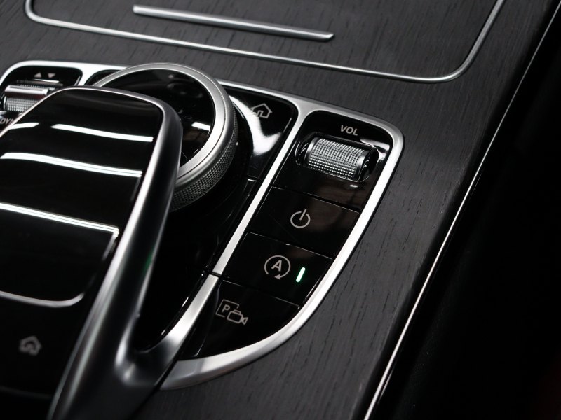 AMG Cクラス C43 4MATIC ｶﾌﾞﾘｵﾚ ﾚｰﾀﾞｰｾｰﾌﾃｲPKG　後期ﾓﾃﾞﾙ ｸﾗﾝﾍﾞﾘｰﾚｻﾞｰ ｴｱｽｶｰﾌ 紺幌 MBUXﾅﾋﾞTV ﾌﾞﾙﾒｽﾀｰｻｳﾝﾄﾞ ﾍｯﾄﾞｱｯﾌﾟﾃﾞｨｽﾌﾟﾚｲ ﾏﾙﾁﾋﾞｰﾑLED AMGｴｷｿﾞｰｽﾄｼｽﾃﾑ AMGｴｱﾛ&19ｲﾝﾁAW　2年保証