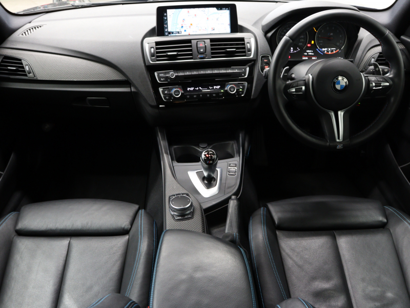 BMW Mシリーズ M2 ﾍﾞｰｽｸﾞﾚｰﾄﾞ　ｺﾝﾌｫｰﾄA ｲﾝﾃﾘｼﾞｪﾝﾄS 黒革 純正idriveﾅﾋﾞ ﾊﾞｯｸｶﾒﾗ ｶｰﾎﾞﾝｲﾝﾃﾘｱ ﾃﾞｭｱﾙｴｷｿﾞｰｽﾄﾃｰﾙﾊﾟｲﾌﾟ Mｽﾎﾟｰﾂｽﾃｱﾘﾝｸﾞ Mﾌﾞﾚｰｷｷｬﾘﾊﾟｰ Mｴｱﾛ&19ｲﾝﾁAW(ｽﾀｲﾘﾝｸﾞ437M)　2年保証付