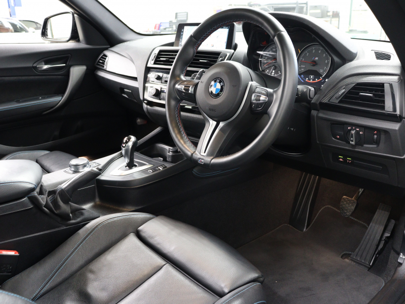 BMW Mシリーズ M2 ﾍﾞｰｽｸﾞﾚｰﾄﾞ　ｺﾝﾌｫｰﾄA ｲﾝﾃﾘｼﾞｪﾝﾄS 黒革 純正idriveﾅﾋﾞ ﾊﾞｯｸｶﾒﾗ ｶｰﾎﾞﾝｲﾝﾃﾘｱ ﾃﾞｭｱﾙｴｷｿﾞｰｽﾄﾃｰﾙﾊﾟｲﾌﾟ Mｽﾎﾟｰﾂｽﾃｱﾘﾝｸﾞ Mﾌﾞﾚｰｷｷｬﾘﾊﾟｰ Mｴｱﾛ&19ｲﾝﾁAW(ｽﾀｲﾘﾝｸﾞ437M)　2年保証付
