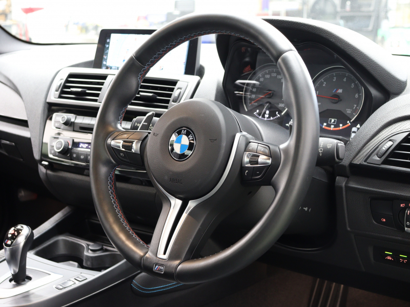 BMW Mシリーズ M2 ﾍﾞｰｽｸﾞﾚｰﾄﾞ　ｺﾝﾌｫｰﾄA ｲﾝﾃﾘｼﾞｪﾝﾄS 黒革 純正idriveﾅﾋﾞ ﾊﾞｯｸｶﾒﾗ ｶｰﾎﾞﾝｲﾝﾃﾘｱ ﾃﾞｭｱﾙｴｷｿﾞｰｽﾄﾃｰﾙﾊﾟｲﾌﾟ Mｽﾎﾟｰﾂｽﾃｱﾘﾝｸﾞ Mﾌﾞﾚｰｷｷｬﾘﾊﾟｰ Mｴｱﾛ&19ｲﾝﾁAW(ｽﾀｲﾘﾝｸﾞ437M)　2年保証付