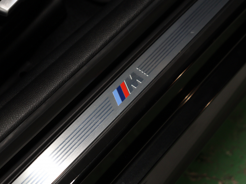 BMW Mシリーズ M2 ﾍﾞｰｽｸﾞﾚｰﾄﾞ　ｺﾝﾌｫｰﾄA ｲﾝﾃﾘｼﾞｪﾝﾄS 黒革 純正idriveﾅﾋﾞ ﾊﾞｯｸｶﾒﾗ ｶｰﾎﾞﾝｲﾝﾃﾘｱ ﾃﾞｭｱﾙｴｷｿﾞｰｽﾄﾃｰﾙﾊﾟｲﾌﾟ Mｽﾎﾟｰﾂｽﾃｱﾘﾝｸﾞ Mﾌﾞﾚｰｷｷｬﾘﾊﾟｰ Mｴｱﾛ&19ｲﾝﾁAW(ｽﾀｲﾘﾝｸﾞ437M)　2年保証付