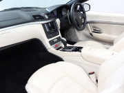マセラティ グランカブリオ ｽﾎﾟｰﾂ MCｵｰﾄｼﾌﾄ　EBM 右H ﾍﾞｰｼﾞｭ革 ｼｰﾄﾋｰﾀｰ SDﾅﾋﾞ BOSEｻｳﾝﾄﾞ 地ﾃﾞｼﾞ Bｶﾒﾗ ｸﾘｼﾞｵﾀﾞｰｸｸﾛｰﾑｲﾝﾃﾘｱ MCﾃﾞｻﾞｲﾝ20AW　2年保証付