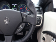 マセラティ グランカブリオ ｽﾎﾟｰﾂ MCｵｰﾄｼﾌﾄ　EBM 右H ﾍﾞｰｼﾞｭ革 ｼｰﾄﾋｰﾀｰ SDﾅﾋﾞ BOSEｻｳﾝﾄﾞ 地ﾃﾞｼﾞ Bｶﾒﾗ ｸﾘｼﾞｵﾀﾞｰｸｸﾛｰﾑｲﾝﾃﾘｱ MCﾃﾞｻﾞｲﾝ20AW　2年保証付