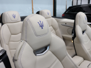 マセラティ グランカブリオ ｽﾎﾟｰﾂ MCｵｰﾄｼﾌﾄ　EBM 右H ﾍﾞｰｼﾞｭ革 ｼｰﾄﾋｰﾀｰ SDﾅﾋﾞ BOSEｻｳﾝﾄﾞ 地ﾃﾞｼﾞ Bｶﾒﾗ ｸﾘｼﾞｵﾀﾞｰｸｸﾛｰﾑｲﾝﾃﾘｱ MCﾃﾞｻﾞｲﾝ20AW　2年保証付