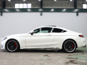 AMG Cクラス C63S ｸｰﾍﾟ AMGｶｰﾎﾞﾝ&ﾚｰﾀﾞｰP　後期 黒革 ｼｰﾄﾋｰﾀｰ ﾊﾟﾉﾗﾏSR 純正HDDﾅﾋﾞ ﾌﾞﾙﾒｽﾀｰS AMGﾄﾞﾗｲﾌﾞｺﾝﾄﾛｰﾙｽｲｯﾁ AMGｴｱﾛ&19/20ｲﾝﾁAW ﾚｯﾄﾞｷｬﾘﾊﾟｰ 2年保証付