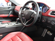 マセラティ ギブリ S　ｶｰﾎﾞﾝｽﾎﾟｰﾂPKG 中期 ｽｶｲﾌｯｸｻｽ ACC BSM Pｽﾀ 赤革 ｼｰﾄﾋｰﾀｰ ｻﾝﾙｰﾌ 純正SDﾅﾋﾞTV BTｵｰﾃﾞｨｵ ｱﾙｶﾝﾀｰﾗﾙｰﾌﾗｲﾅｰ ｶｰﾎﾞﾝｲﾝﾃﾘｱ OPﾁﾀｰﾉ21AW　2年保証付