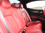 マセラティ ギブリ S　ｶｰﾎﾞﾝｽﾎﾟｰﾂPKG 中期 ｽｶｲﾌｯｸｻｽ ACC BSM Pｽﾀ 赤革 ｼｰﾄﾋｰﾀｰ ｻﾝﾙｰﾌ 純正SDﾅﾋﾞTV BTｵｰﾃﾞｨｵ ｱﾙｶﾝﾀｰﾗﾙｰﾌﾗｲﾅｰ ｶｰﾎﾞﾝｲﾝﾃﾘｱ OPﾁﾀｰﾉ21AW　2年保証付