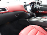 マセラティ ギブリ S　ｶｰﾎﾞﾝｽﾎﾟｰﾂPKG 中期 ｽｶｲﾌｯｸｻｽ ACC BSM Pｽﾀ 赤革 ｼｰﾄﾋｰﾀｰ ｻﾝﾙｰﾌ 純正SDﾅﾋﾞTV BTｵｰﾃﾞｨｵ ｱﾙｶﾝﾀｰﾗﾙｰﾌﾗｲﾅｰ ｶｰﾎﾞﾝｲﾝﾃﾘｱ OPﾁﾀｰﾉ21AW　2年保証付