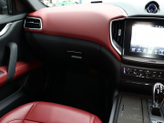 マセラティ ギブリ S　ｶｰﾎﾞﾝｽﾎﾟｰﾂPKG 中期 ｽｶｲﾌｯｸｻｽ ACC BSM Pｽﾀ 赤革 ｼｰﾄﾋｰﾀｰ ｻﾝﾙｰﾌ 純正SDﾅﾋﾞTV BTｵｰﾃﾞｨｵ ｱﾙｶﾝﾀｰﾗﾙｰﾌﾗｲﾅｰ ｶｰﾎﾞﾝｲﾝﾃﾘｱ OPﾁﾀｰﾉ21AW　2年保証付