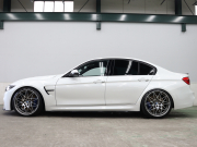 BMW Mシリーズ M3 ｺﾝﾍﾟﾃｨｼｮﾝ　後期LCI LCW ｲﾝﾃﾘｼﾞｪﾝﾄS ｺﾝﾌｫA 黒革 ｶｰﾎﾞﾝR IdriveﾅﾋﾞTV harman/Kardon HUD Bｶﾒﾗ ｶｰﾎﾞﾝｲﾝﾃﾘｱ Mｻｽﾍﾟﾝｼｮﾝ 専用ｴｱﾛ&20AW(ｽﾀｲﾘﾝｸﾞ666M) ｵﾌﾟｼｮﾝｶﾗｰ　2年保証付