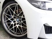 BMW Mシリーズ M3 ｺﾝﾍﾟﾃｨｼｮﾝ　後期LCI LCW ｲﾝﾃﾘｼﾞｪﾝﾄS ｺﾝﾌｫA 黒革 ｶｰﾎﾞﾝR IdriveﾅﾋﾞTV harman/Kardon HUD Bｶﾒﾗ ｶｰﾎﾞﾝｲﾝﾃﾘｱ Mｻｽﾍﾟﾝｼｮﾝ 専用ｴｱﾛ&20AW(ｽﾀｲﾘﾝｸﾞ666M) ｵﾌﾟｼｮﾝｶﾗｰ　2年保証付