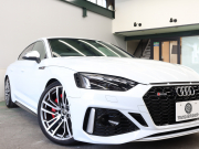 アウディ RS5 RS5 ｽﾎﾟｰﾂﾊﾞｯｸ  ｸﾜﾄﾛ ｱｳﾃﾞｨｴｸｽｸﾙｰｼﾌﾞ ｺﾝﾌｫｰﾄPKG　1ｵｰﾅｰ 後期ﾓﾃﾞﾙ ｱｳﾃﾞｨﾌﾟﾚｾﾝｽ ＆ｻｲﾄﾞｱｼｽﾄ ﾚｰﾝｱｼｽﾄADVｷｰ 白ﾅｯﾊﾟﾚｻﾞｰｼｰﾄ MMIﾅﾋﾞ ﾌﾙｾｸﾞ 360ｶﾒﾗ ﾏﾄﾘｸｽLED ｽﾃｱﾘﾝｸﾞﾋｰﾀｰ ｶｰﾎﾞﾝﾊﾟﾈﾙ Bang&Olufsen　2年保証