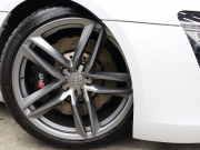 アウディ R8 4.2FSI ｸﾜﾄﾛ ｴｸｽｸﾙｰｼﾌﾞ&ﾚｻﾞｰPKG　後期ﾓﾃﾞﾙ 黒革 純正ﾅﾋﾞTV Bｶﾒﾗ Bluetooth ｶｰﾎﾞﾝﾃﾞｺﾗﾃｨﾌﾞﾊﾟﾈﾙ ｶｰﾎﾞﾝｼｸﾞﾏｻｲﾄﾞﾌﾞﾚｰｷ ｶｰﾎﾞﾝﾄﾞｱﾐﾗｰﾊｳｼﾞﾝｸﾞ LEDﾍｯﾄﾞﾗｲﾄ PTS ｸﾙｺﾝ 可変ﾊﾞﾙﾌﾞ 19ｲﾝﾁ5ｽﾎﾟｰｸAW(ﾁﾀﾝﾙｯｸ)