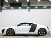 アウディ R8 4.2FSI ｸﾜﾄﾛ ｴｸｽｸﾙｰｼﾌﾞ&ﾚｻﾞｰPKG　後期ﾓﾃﾞﾙ 黒革 純正ﾅﾋﾞTV Bｶﾒﾗ Bluetooth ｶｰﾎﾞﾝﾃﾞｺﾗﾃｨﾌﾞﾊﾟﾈﾙ ｶｰﾎﾞﾝｼｸﾞﾏｻｲﾄﾞﾌﾞﾚｰｷ ｶｰﾎﾞﾝﾄﾞｱﾐﾗｰﾊｳｼﾞﾝｸﾞ LEDﾍｯﾄﾞﾗｲﾄ PTS ｸﾙｺﾝ 可変ﾊﾞﾙﾌﾞ 19ｲﾝﾁ5ｽﾎﾟｰｸAW(ﾁﾀﾝﾙｯｸ)