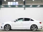 アウディ RS3 ﾍﾞｰｽｸﾞﾚｰﾄﾞ ｱﾙﾐﾆｳﾑｽﾀｲﾘﾝｸﾞPKG　1ｵｰﾅｰ ADVｷｰ Audiﾏｸﾞﾈﾃｨｯｸﾗｲﾄﾞ 黒革ｼｰﾄ MMIﾅﾋﾞTV Bang&Olufsen Bluetooth Bｶﾒﾗ ﾏﾄﾘｸｽLEDﾗｲﾄ ﾊﾞｰﾁｬﾙｺｸﾋﾟｯﾄ 純正19ｲﾝﾁAW(ﾁﾀﾝﾙｯｸ)　2年保証付