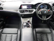 BMW Mシリーズ M4 ｺﾝﾍﾟﾃｨｼｮﾝ FR ｺﾝﾌｫｰﾄA&ﾊﾟｰｷﾝｸﾞｱｼｽﾄP ﾄﾞﾗｲﾋﾞﾝｸﾞｱｼｽﾄﾌﾟﾛﾌｪｯｼｮﾅﾙ　現行ﾓﾃﾞﾙ 黒革Mｼｰﾄ ﾍﾞﾝﾁﾚｰﾀｰ 10.25ｲﾝﾁ純正ﾅﾋﾞTV harman/Kardon 360ｶﾒﾗ ｶｰﾎﾞﾝｲﾝﾃﾘｱ Mﾌﾞﾚｰｷｼｽﾃﾑ  M専用ｴｱﾛ＆19ｲﾝﾁAW(ｽﾀｲﾘﾝｸﾞ825M)　2年保証