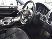 ポルシェ カイエン GTS　ｴﾝﾄﾘｰﾄﾞﾗｲﾌﾞ ﾌﾞﾗｯｸﾊｰﾌﾚｻﾞｰ ﾋｰﾀｰ ﾊﾟﾉﾗﾏSR 純正ﾅﾋﾞ TV Bｶﾒﾗ ｷｾﾉﾝﾗｲﾄ 自動Rｹﾞｰﾄﾞ ｱﾙｶﾝﾀｰﾗﾙｰﾌﾗｲﾅｰ ｽﾎﾟｰﾂｴｸﾞｿﾞｰｽﾄ Sportﾓｰﾄﾞ ﾚｯﾄﾞｷｬﾘﾊﾟｰ 純正RSﾃﾞｻﾞｲﾝ20ｲﾝﾁAW　2年保証