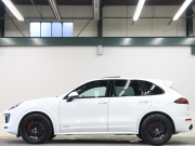 ポルシェ カイエン GTS　ｴﾝﾄﾘｰﾄﾞﾗｲﾌﾞ ﾌﾞﾗｯｸﾊｰﾌﾚｻﾞｰ ﾋｰﾀｰ ﾊﾟﾉﾗﾏSR 純正ﾅﾋﾞ TV Bｶﾒﾗ ｷｾﾉﾝﾗｲﾄ 自動Rｹﾞｰﾄﾞ ｱﾙｶﾝﾀｰﾗﾙｰﾌﾗｲﾅｰ ｽﾎﾟｰﾂｴｸﾞｿﾞｰｽﾄ Sportﾓｰﾄﾞ ﾚｯﾄﾞｷｬﾘﾊﾟｰ 純正RSﾃﾞｻﾞｲﾝ20ｲﾝﾁAW　2年保証