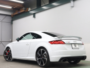 アウディ TT RS クーペ ｱｼｽﾀﾝｽPKGｱﾄﾞﾊﾞﾝｽﾄﾞ　ADVｷｰ ﾌﾞﾗｯｸﾚｻﾞｰ/ｱﾙｶﾝﾀﾗｼｰﾄ MMIﾅﾋﾞTV ﾊﾞｰﾁｬﾙC Bｶﾒﾗ ﾏﾄﾘｸｽLED ﾏｸﾞﾈﾃｨｯｸﾗｲﾄﾞ RSｽﾎﾟｰﾂEX 20ｲﾝﾁAW ﾚｯﾄﾞｷｬﾘﾊﾟｰ　2年保証