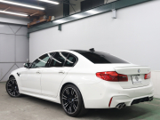 BMW Mシリーズ M5　ｲﾝﾃﾘｼﾞｪﾝﾄｾｰﾌﾃｨ 黒革 ﾍﾞﾝﾁﾚｰﾀｰ ｶｰﾎﾞﾝﾙｰﾌ Idriveﾅﾋﾞ TV 360ｶﾒﾗ harman/kardon ﾜｲﾔﾚｽﾁｬｰｼﾞﾝｸﾞ HUD Mｽﾎﾟｰﾂｽﾃｱﾘﾝｸﾞ Mｴｷｿﾞｰｽﾄｼｽﾃﾑ Mﾏﾙﾁﾌｧﾝｸｼｮﾝｼｰﾄ Mｴｱﾛ&20ｲﾝﾁﾀﾞﾌﾞﾙｽﾎﾟｰｸAW(ｽﾀｲﾘﾝｸﾞ706M)　2年保証