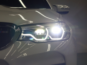 BMW Mシリーズ M5　ｲﾝﾃﾘｼﾞｪﾝﾄｾｰﾌﾃｨ 黒革 ﾍﾞﾝﾁﾚｰﾀｰ ｶｰﾎﾞﾝﾙｰﾌ Idriveﾅﾋﾞ TV 360ｶﾒﾗ harman/kardon ﾜｲﾔﾚｽﾁｬｰｼﾞﾝｸﾞ HUD Mｽﾎﾟｰﾂｽﾃｱﾘﾝｸﾞ Mｴｷｿﾞｰｽﾄｼｽﾃﾑ Mﾏﾙﾁﾌｧﾝｸｼｮﾝｼｰﾄ Mｴｱﾛ&20ｲﾝﾁﾀﾞﾌﾞﾙｽﾎﾟｰｸAW(ｽﾀｲﾘﾝｸﾞ706M)　2年保証