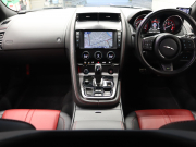 ジャガー Fタイプ Rｸｰﾍﾟ　赤/黒革 ﾊﾟﾌｫｰﾏﾝｽｼｰﾄ ｼｰﾄﾋｰﾀｰ 純正ﾅﾋﾞ ﾊﾞｯｸｶﾒﾗ ｸﾙｺﾝ MERIDIANｻｳﾝﾄﾞ 自動Rｹﾞｰﾄ ｽﾃｱﾘﾝｸﾞﾋｰﾀｰ ｶｰﾎﾞﾝｾﾝﾀｰｺﾝｿｰﾙ 可変ﾊﾞﾙﾌﾞ 可変ｳｨﾝｸﾞ ﾊﾟﾌｫｰﾏﾝｽｴｸﾞｿﾞｰｽﾄ 純正20ｲﾝﾁAW　2年保証