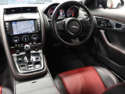 ジャガー Fタイプ Rｸｰﾍﾟ　赤/黒革 ﾊﾟﾌｫｰﾏﾝｽｼｰﾄ ｼｰﾄﾋｰﾀｰ 純正ﾅﾋﾞ ﾊﾞｯｸｶﾒﾗ ｸﾙｺﾝ MERIDIANｻｳﾝﾄﾞ 自動Rｹﾞｰﾄ ｽﾃｱﾘﾝｸﾞﾋｰﾀｰ ｶｰﾎﾞﾝｾﾝﾀｰｺﾝｿｰﾙ 可変ﾊﾞﾙﾌﾞ 可変ｳｨﾝｸﾞ ﾊﾟﾌｫｰﾏﾝｽｴｸﾞｿﾞｰｽﾄ 純正20ｲﾝﾁAW　2年保証